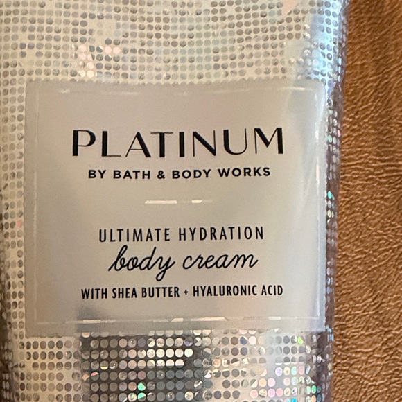 Bath & Body Works Platinum Moisturizing Body Wash and Hydration Body Cream - Picture 4 of 11